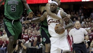 大乐透开奖结果查询-皮尔斯：詹姆斯有着大前锋身材&amp;后卫打法 他身材和大本一样